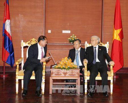 Tổng Bí thư Nguyễn Phú Trọng tiếp Tỉnh trưởng tỉnh Preah Sihanouk Yun Min.